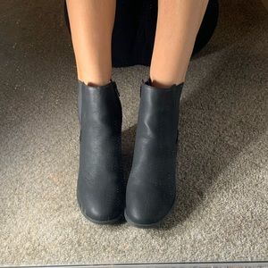 Black Ankle Boots // Black Booties